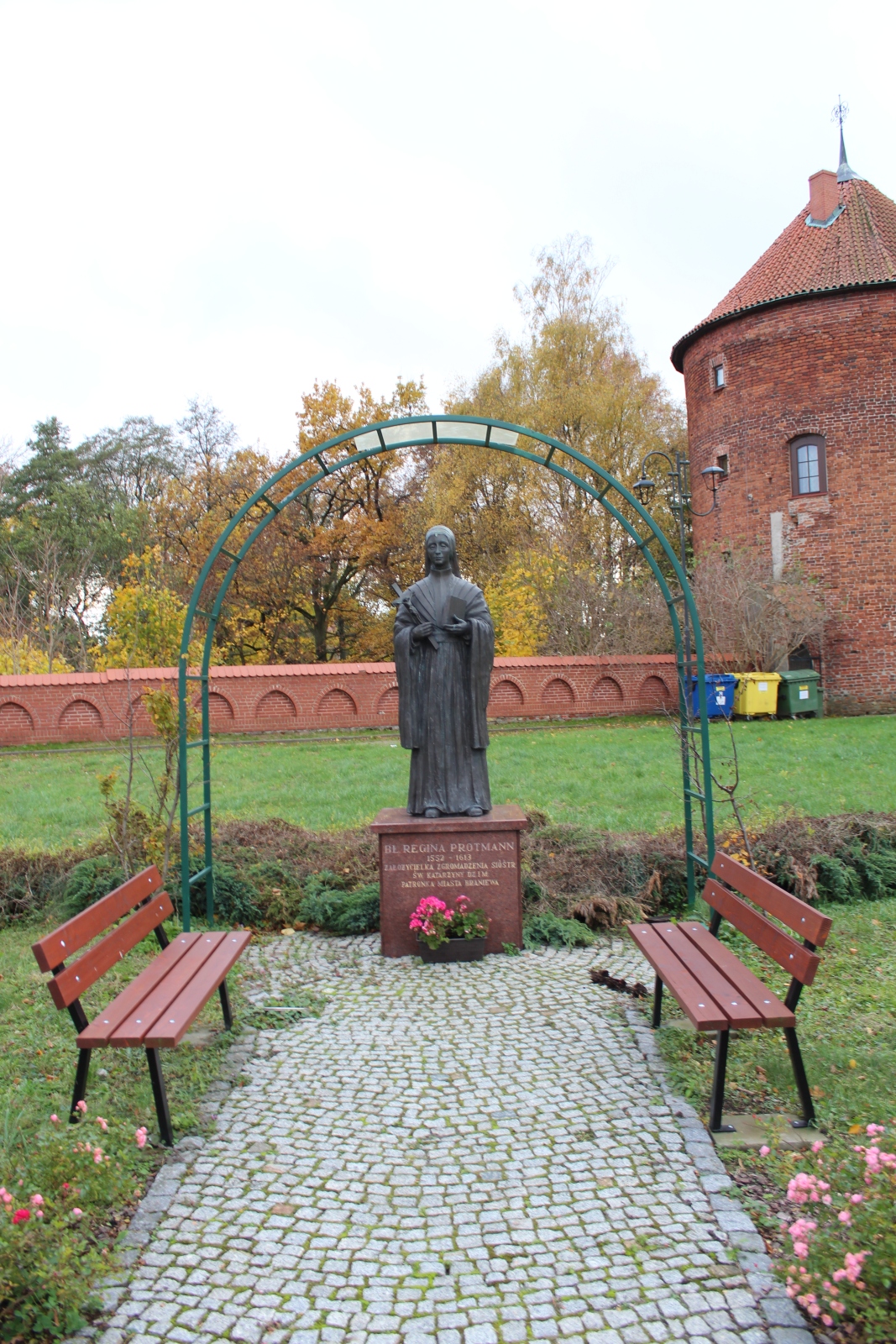 Blessed Regina Protmann Monument, Braniewo