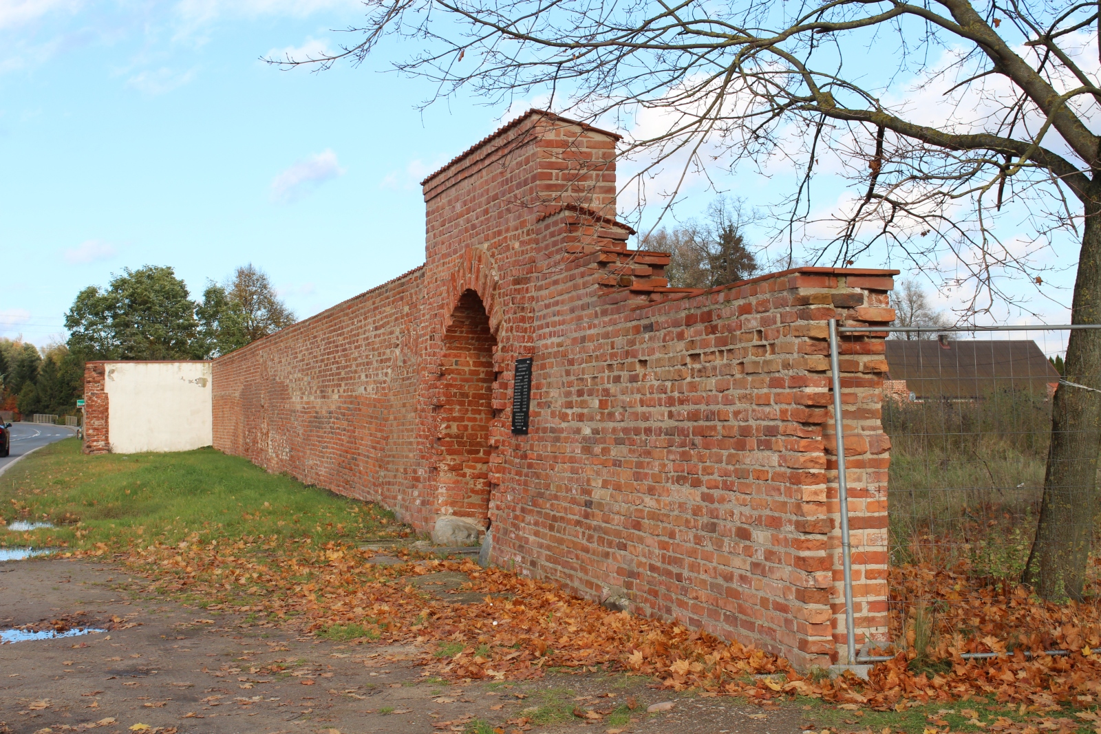 Ruins of the Reformed Monastery, Łąki Bratiańskie